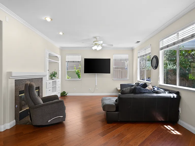 33389 Barrington Dr — Photo 12