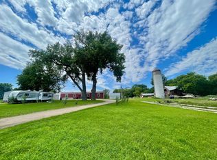 16550 Nature Ave, Springfield, MN 56087