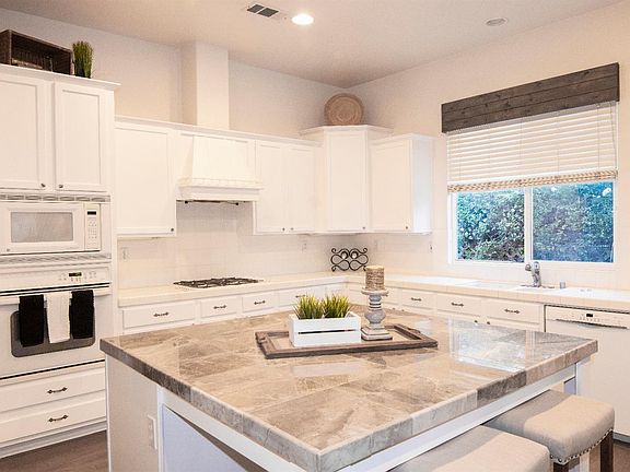 4th image of 26711 Trafalgar Way