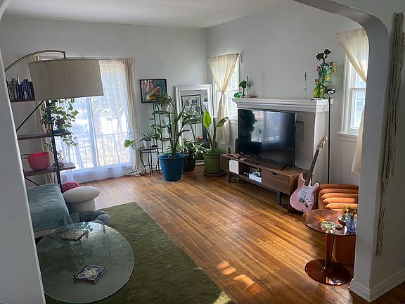 3rd image of 1160 N Westmoreland Ave