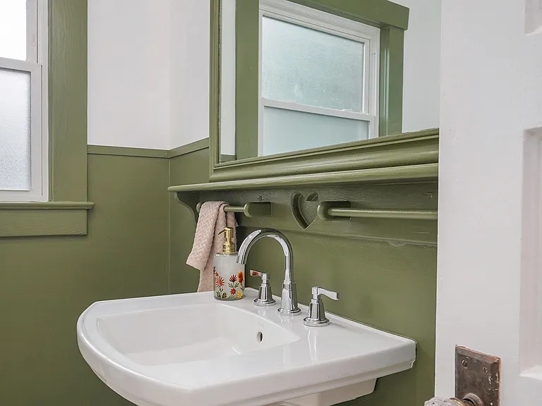 412 E Walker St — Photo 12