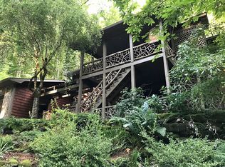 35 Runken Ln, Scaly Mountain, NC 28775