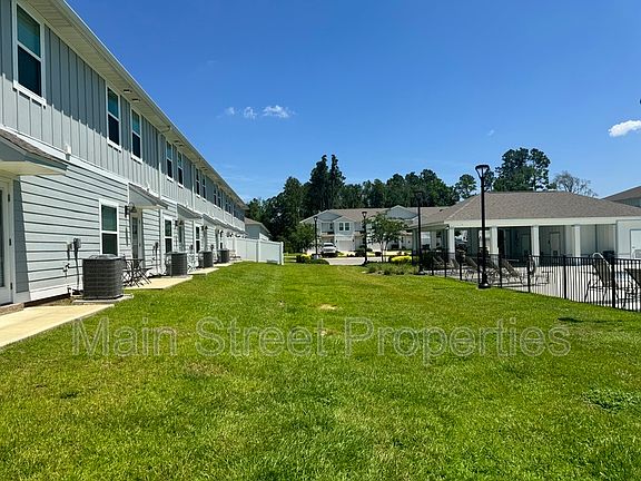 3rd image of 1566 Iroquois Ct