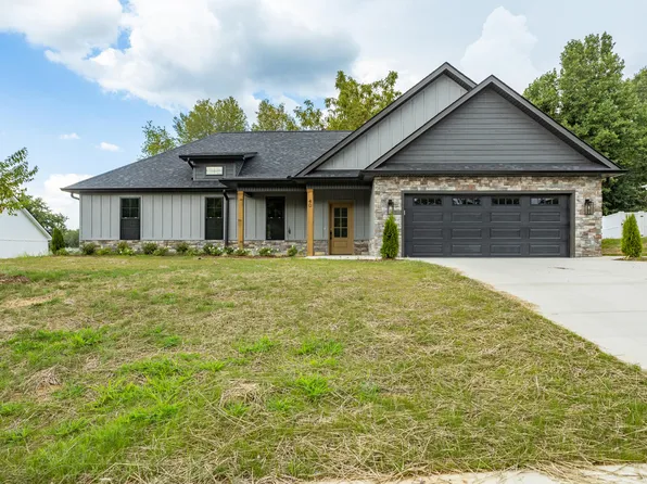 40 Fountain Ct, Johnson City, TN 37604