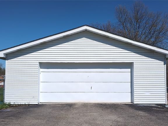 5th image of 752 Crawford Rd