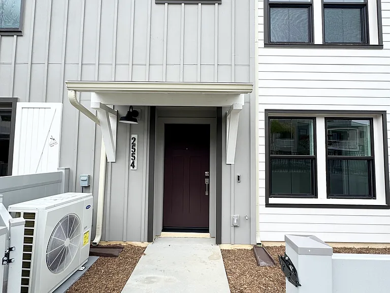 2554 Delphinium Ln — Photo 2