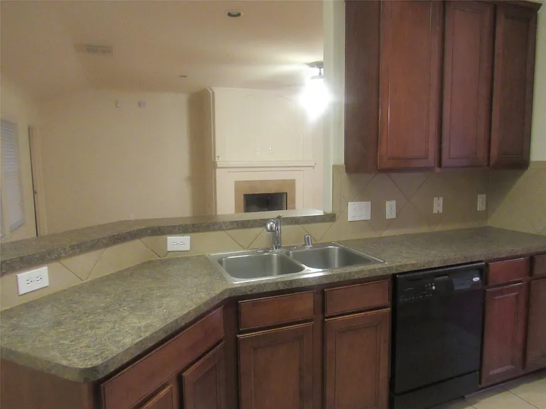 2611 Colony Haven Cir — Photo 7