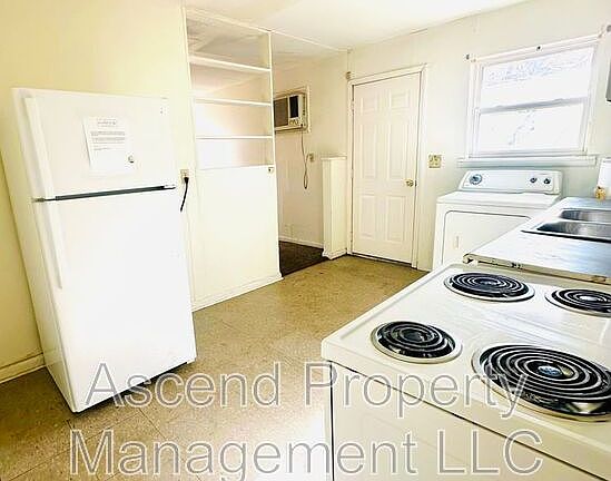3rd image of 1611 Roanoke Ave Unit A