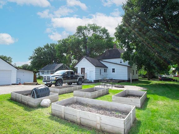 5th image of 824 4th St