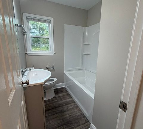 5th image of 1513 Lewis St