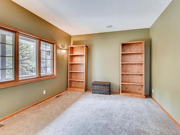4th image of 15656 Yalta St NE