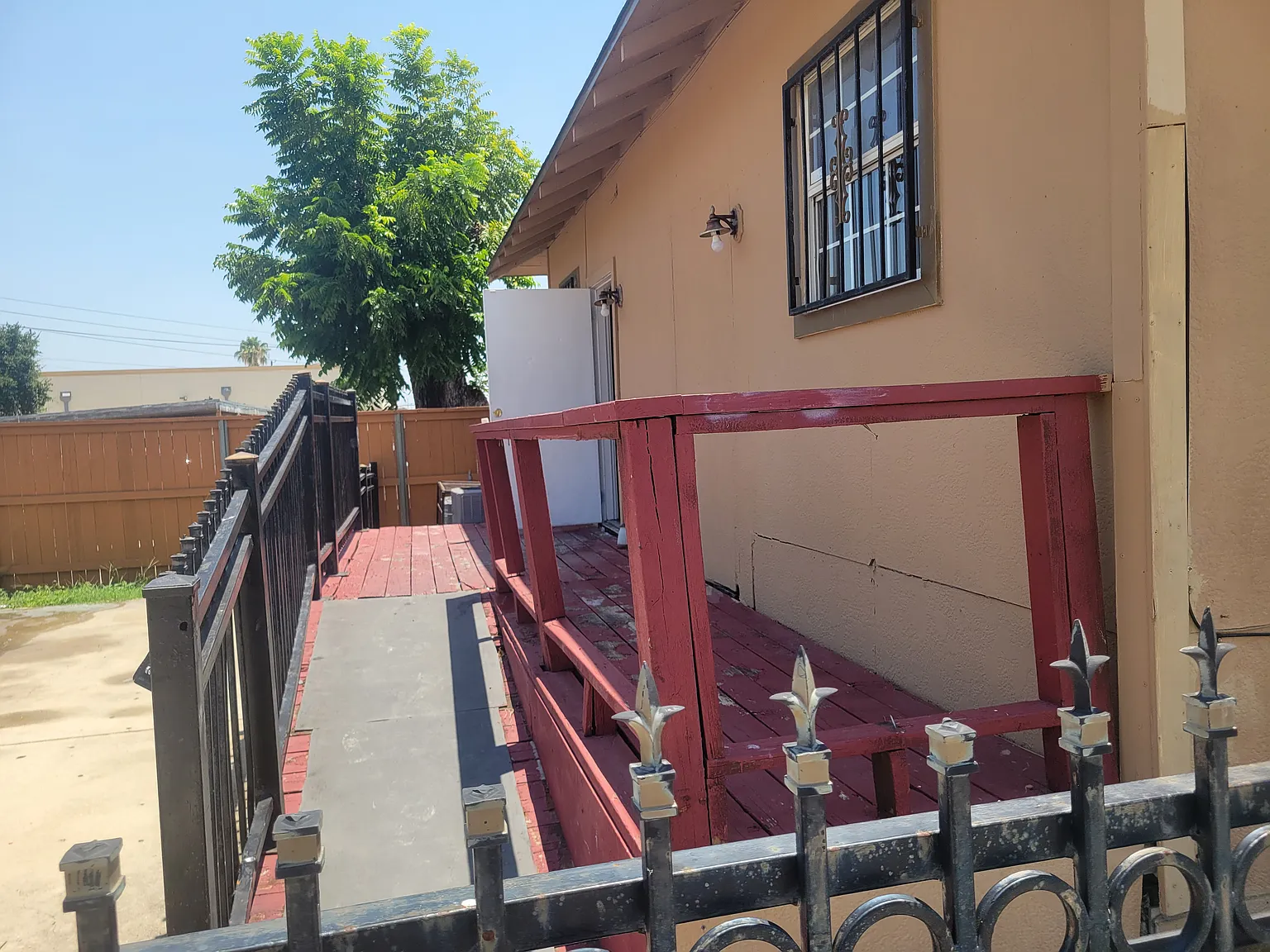 3 bed, 675 sqft, $1,300 — Photo 2