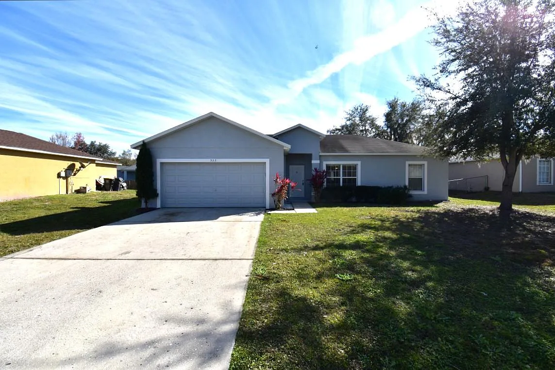 3 bed, 1182 sqft, $1,575 — Photo 1