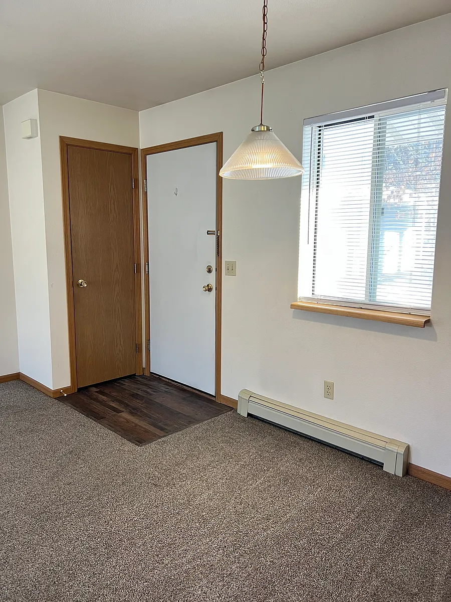 Building Photo - 1526 Lake Elmo Dr #6