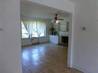 1054 Raisher Dr, University Cy, MO 63130