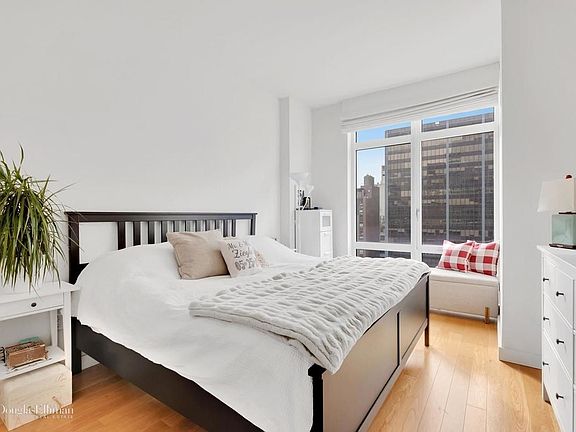 2nd image of 555 W 59th St APT 18C