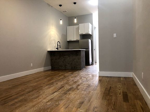 4th image of 249 Montrose Ave #1AA