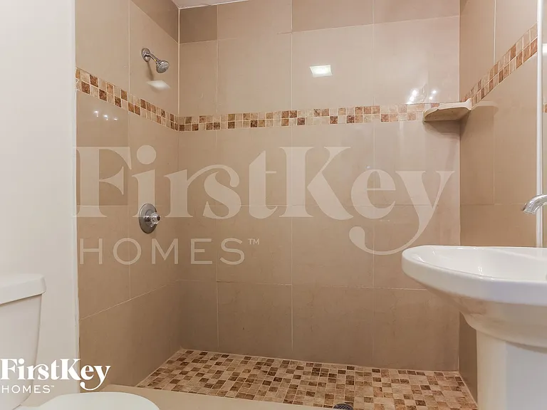 4006 NW 76th Ave — Photo 12