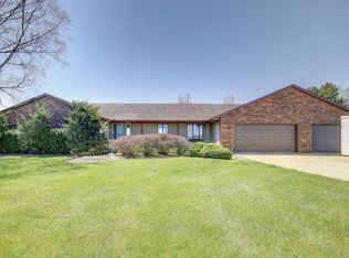 19 County Road 2150 N, Mahomet, IL 61853