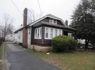 7 John St, Roosevelt, NY 11575