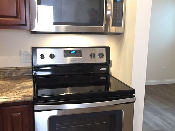 4th image of 211 1/2 N Madison St