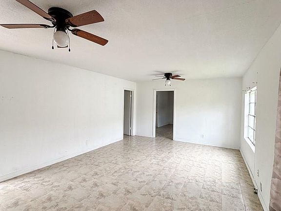 3rd image of 915 W Fronton St