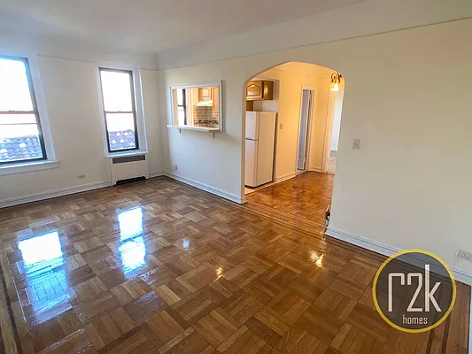 Rented by Realty 2000 Corp | media 1