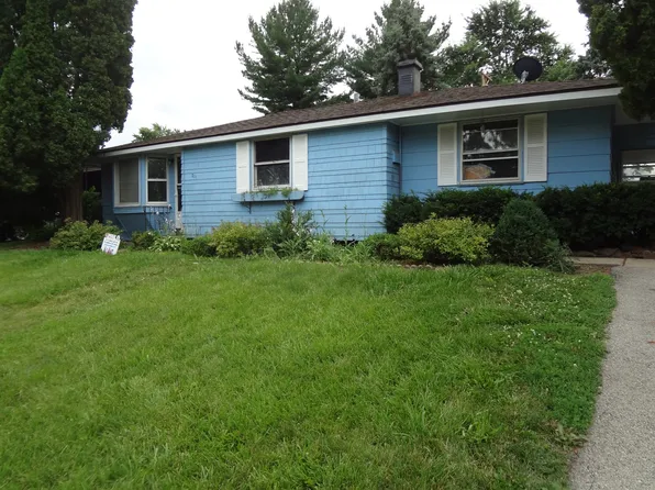 211 Amarillo Dr, Carpentersville, IL 60110
