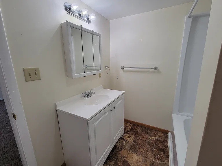 215 N Green St — Photo 4