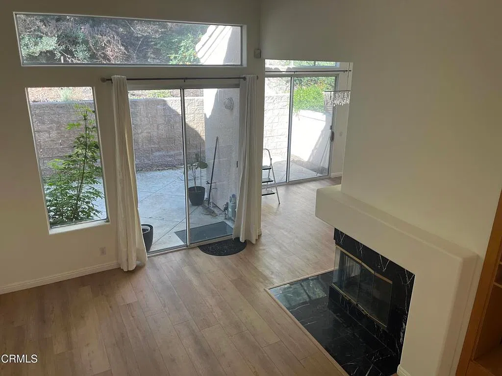 2 bed, 3.0 bath, 1701 sqft, $4,500 — Photo 2