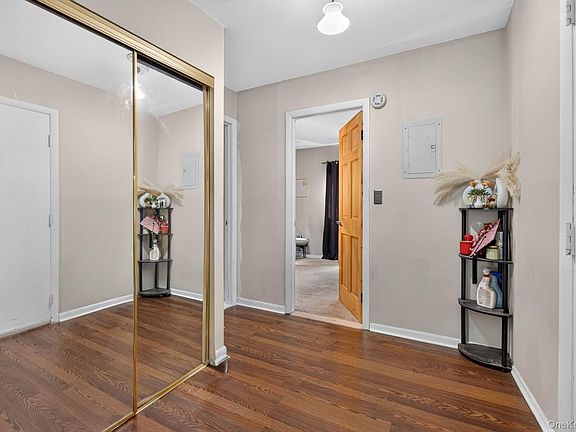 4th image of 22 Scarborough Lane #D