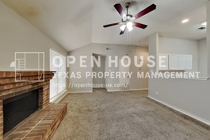 400 Valley Mills Dr — Photo 5