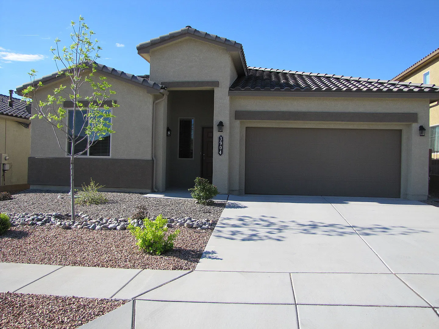 Beautiful Rio Rancho Home. 3 bedroom/2 bath with Refrigerated Air, 2 Car Garage — Photo 2
