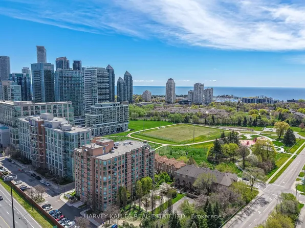 190 Manitoba St #904, Toronto, ON M8Y 3Y8