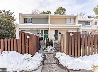 2412 Southgate Sq, Reston, VA 20191