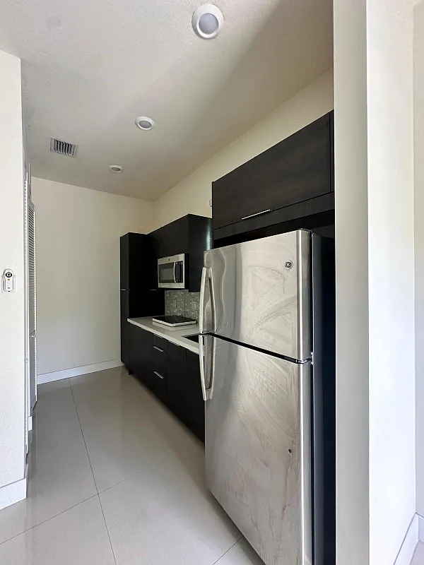 Modern 1 Bed/1 Bath Condo in Doral | Available 06/01/2025 | $2000/mo | FL — Photo 2