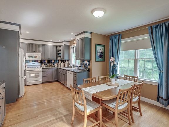 3rd image of 9 Lane Farm Dr #9