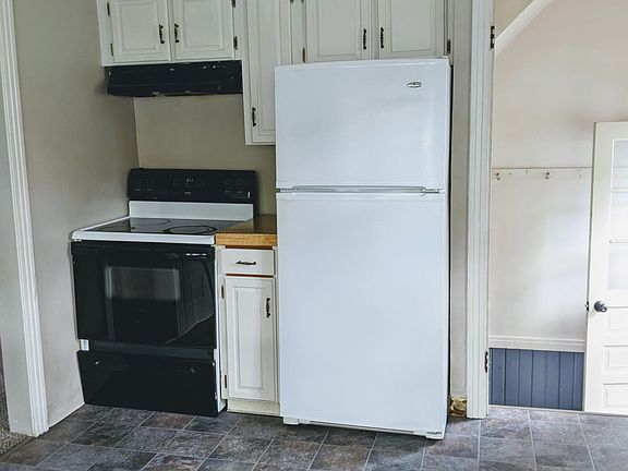 3rd image of 3338 Osler Ave