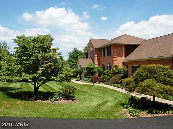 Beautiful Property with over 1acre