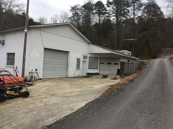 4th image of 111 Lewis Ln
