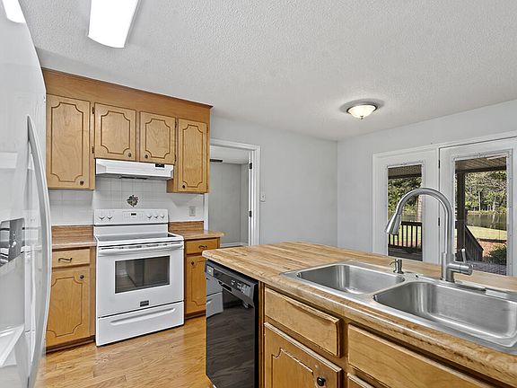 5th image of 223 Cove Rd