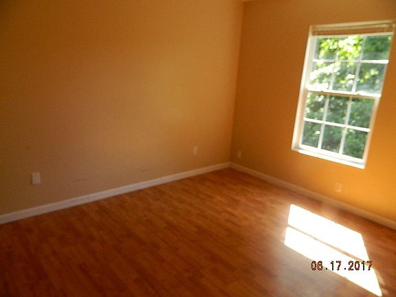 4th image of 180 Hayton Dr