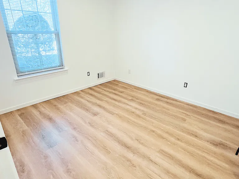 112 Longfield Ct — Photo 17