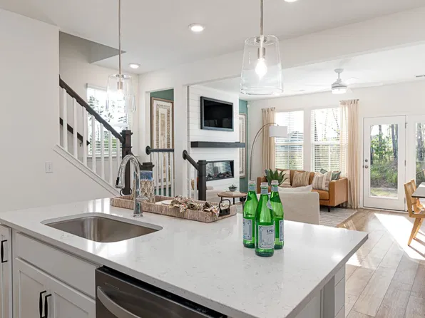 585 Trotters Ln, Moncks Corner, SC 29461
