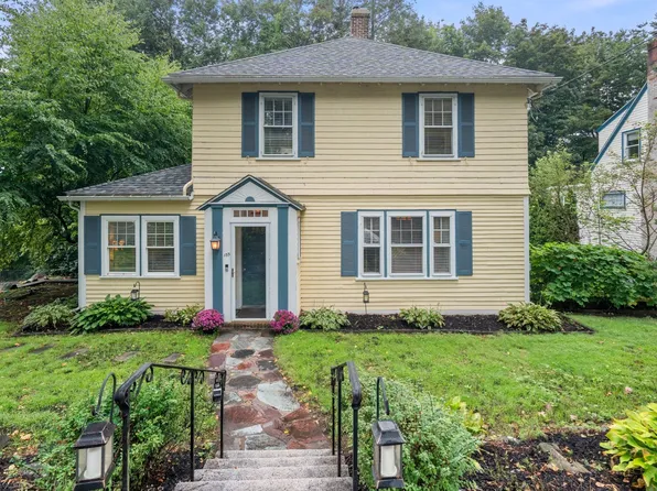 133 Wolcott Rd, Brookline, MA 02467
