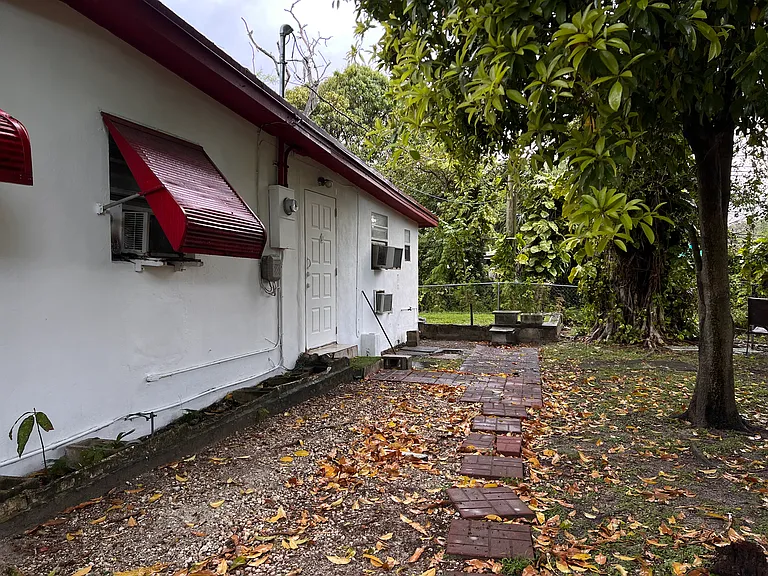 Country Club Ln — Photo 10