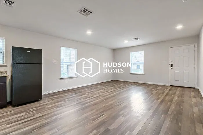 3 bed, 2.0 bath, 909 sqft, $1,099 — Photo 4
