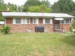 3rd image of 3807 Greenwood Dr