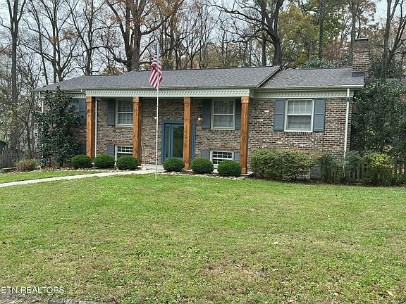 3rd image of 220 Essex Dr