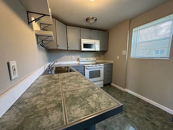 5th image of 9024 Forest Ave